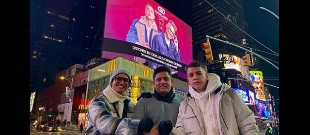 NEW YORK RECONOCE EL ÉXITO DE GIO Y GABO CON UN BILLBOARD EN TIMES SQUARE