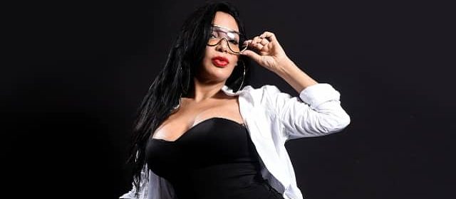MARYLU DC NOS INVITA A PERDER EL CONTROL CON SU SENCILLO DEBUT