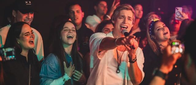 CARLOS BAUTE CANTÓ “VOLVEREMOS A VENEZUELA” EN LA NUEVA SESSIONS DE FREE COVER