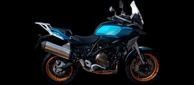 EK LANZA AL MERCADO LA SRK 400 Y SRT 550 – 700 DE QJMOTOR