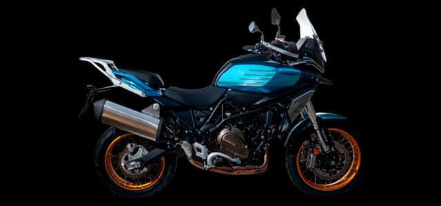 EK LANZA AL MERCADO LA SRK 400 Y SRT 550 – 700 DE QJMOTOR
